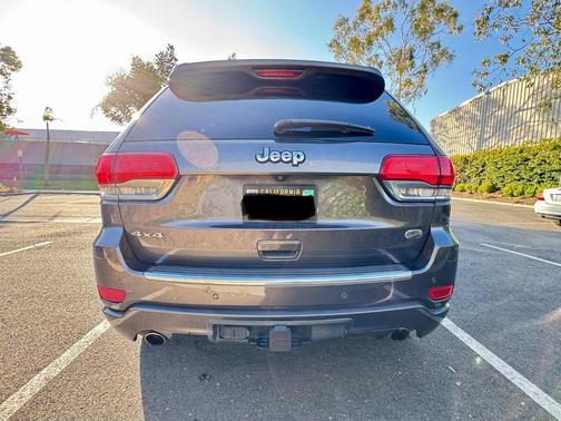 Gray 2017 Jeep Grand Cherokee Overland