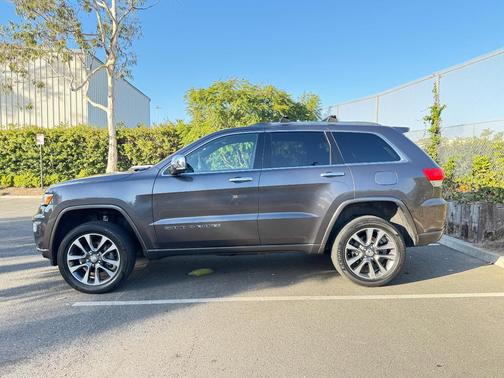 Gray 2017 Jeep Grand Cherokee Overland
