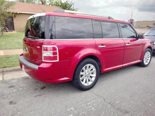 Photo 2 of 17 of 2010 Ford Flex SEL