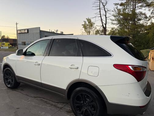 White 2008 Hyundai Veracruz GLS