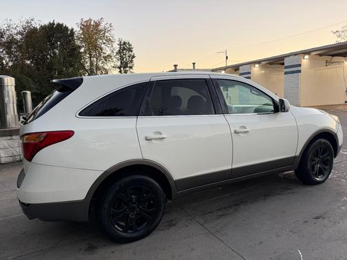 White 2008 Hyundai Veracruz GLS