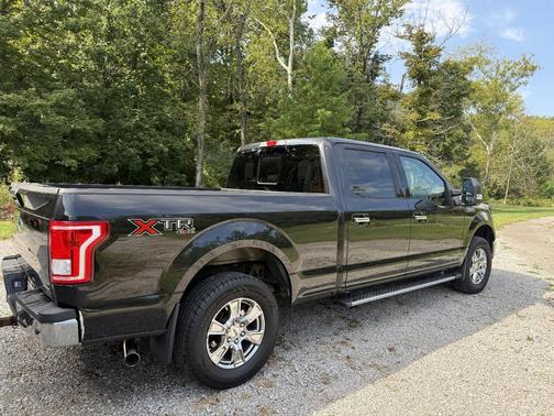 Black 2015 Ford F-150 XLT