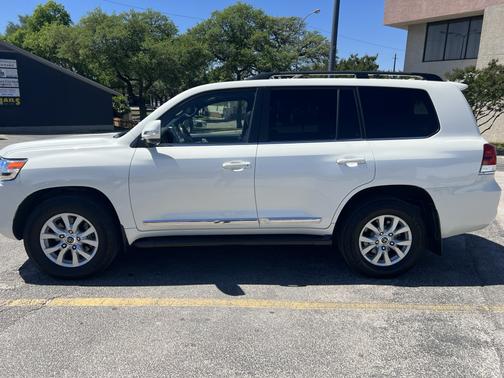 2021 Toyota Land Cruiser Base