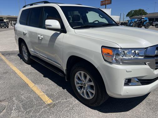 2021 Toyota Land Cruiser Base