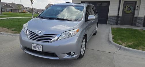 2017 Toyota Sienna XLE Premium