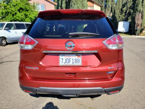 Red 2014 Nissan Rogue SV