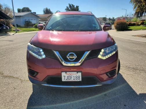 Red 2014 Nissan Rogue SV