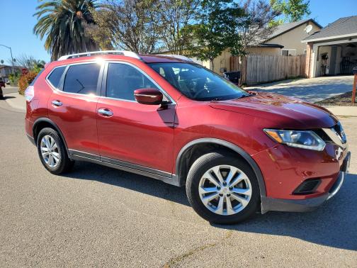 Red 2014 Nissan Rogue SV