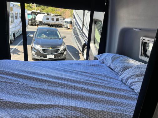 Photo 2 of 6 of 2020 Mercedes-Benz Sprinter 2500 Standard Roof
