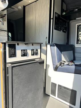 Photo 3 of 6 of 2020 Mercedes-Benz Sprinter 2500 Standard Roof