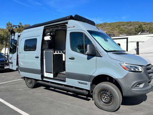 Photo 6 of 6 of 2020 Mercedes-Benz Sprinter 2500 Standard Roof