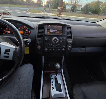 2010 Nissan Pathfinder LE