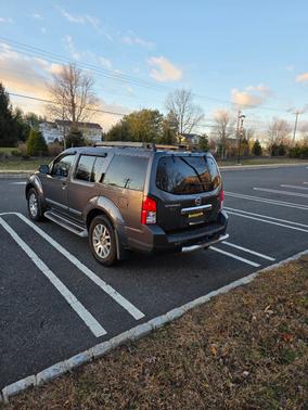 2010 Nissan Pathfinder LE