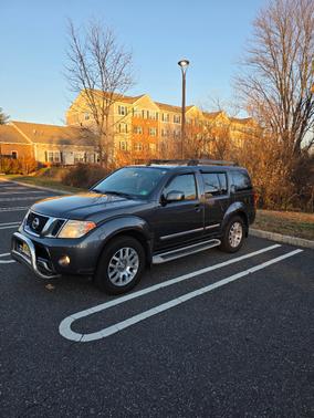 2010 Nissan Pathfinder LE