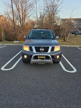 2010 Nissan Pathfinder LE