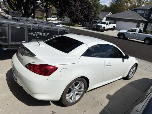 White 2010 INFINITI G37 Base