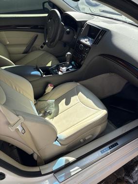 White 2010 INFINITI G37 Base