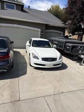 White 2010 INFINITI G37 Base