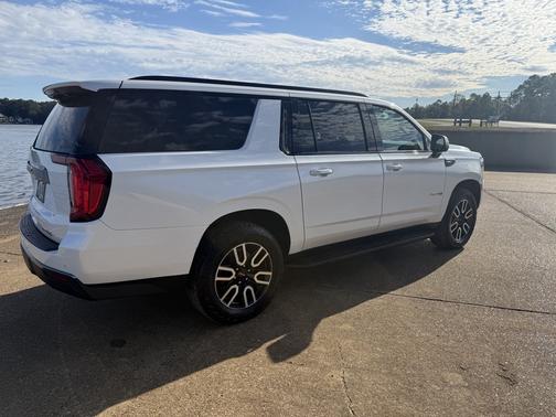 White 2024 GMC Yukon XL AT4