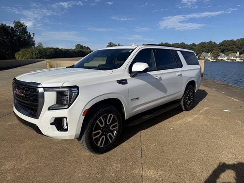 White 2024 GMC Yukon XL AT4