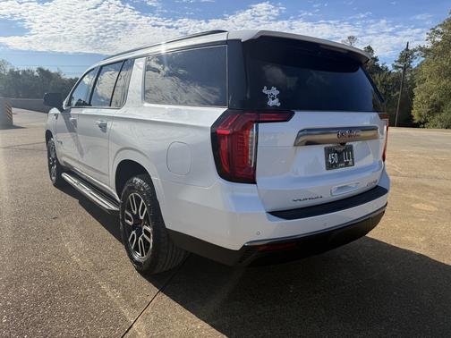 White 2024 GMC Yukon XL AT4