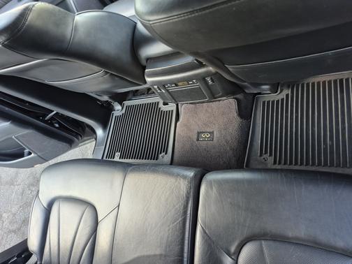 2012 INFINITI QX56 Base