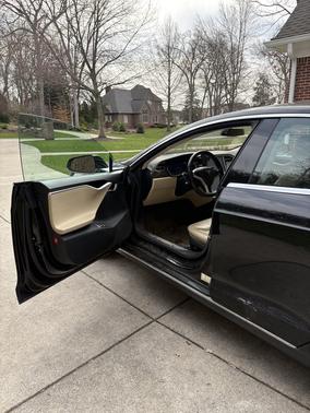 2015 Tesla Model S 85D