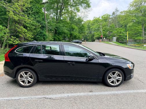 Black 2015 Volvo V60 T5 Premier