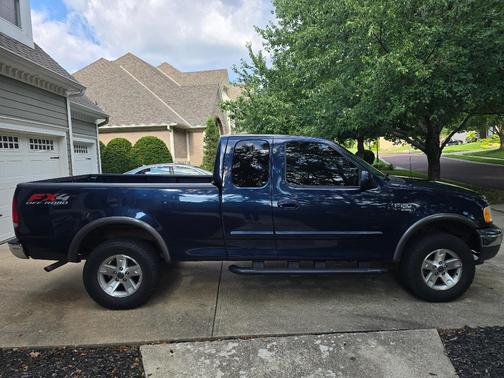 Blue 2002 Ford F-150 XLT SuperCab