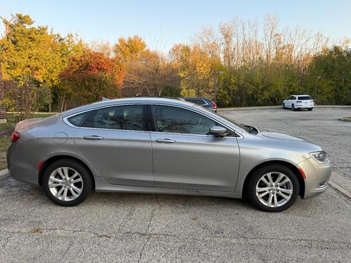 2017 Chrysler 200 Limited