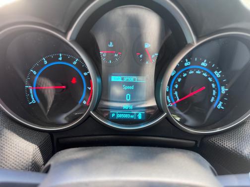 Silver 2013 Chevrolet Cruze 1LT