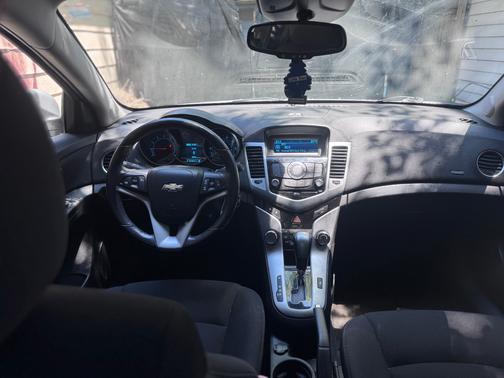 Silver 2013 Chevrolet Cruze 1LT