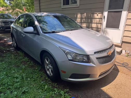 Silver 2013 Chevrolet Cruze 1LT