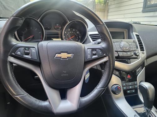 Silver 2013 Chevrolet Cruze 1LT