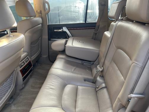 2014 Toyota Land Cruiser Base