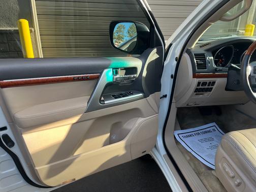 2014 Toyota Land Cruiser Base