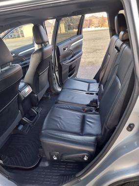 Silver 2017 Toyota Highlander XLE