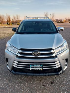 Silver 2017 Toyota Highlander XLE