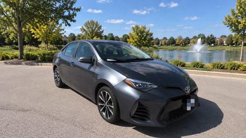 Silver 2018 Toyota Corolla SE