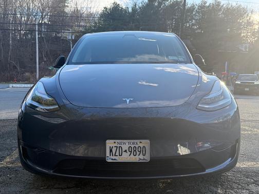 Gray 2022 Tesla Model Y Long Range