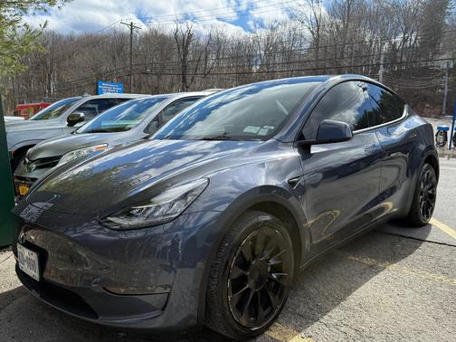 Gray 2022 Tesla Model Y Long Range