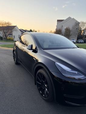 Black 2023 Tesla Model Y Long Range