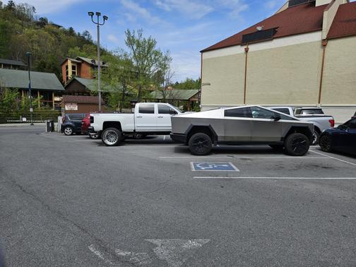 2024 Tesla Cybertruck Cyberbeast