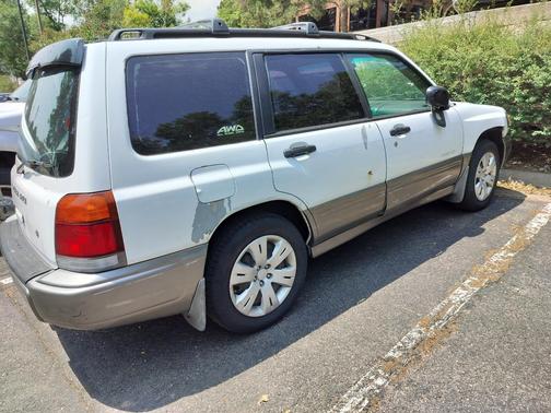 White 2000 Subaru Forester S