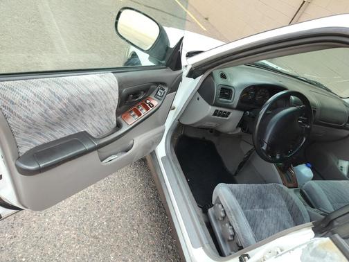 White 2000 Subaru Forester S