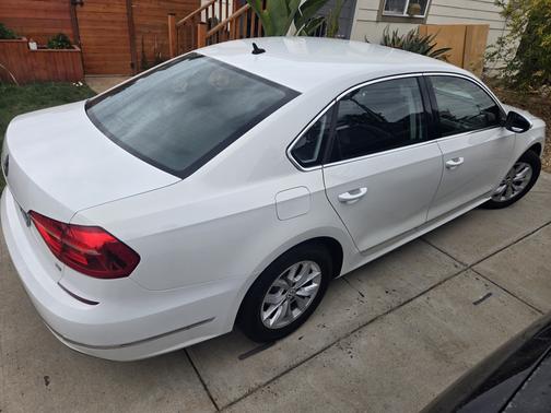 2016 Volkswagen Passat 1.8T R-Line