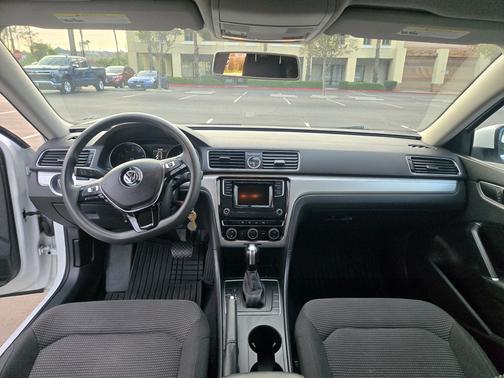2016 Volkswagen Passat 1.8T R-Line