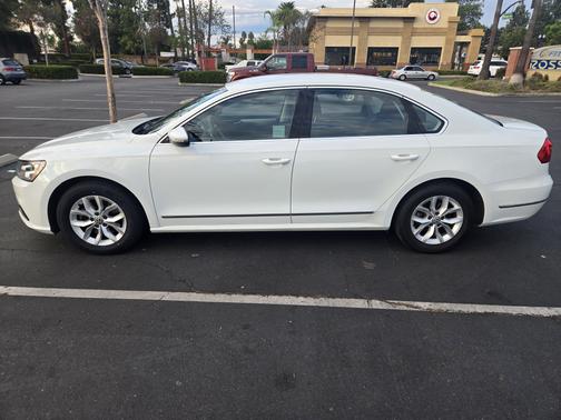 2016 Volkswagen Passat 1.8T R-Line