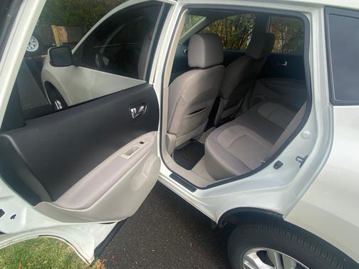 White 2013 Nissan Rogue SV