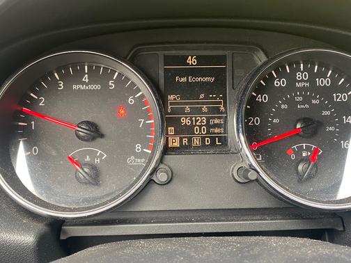 White 2013 Nissan Rogue SV